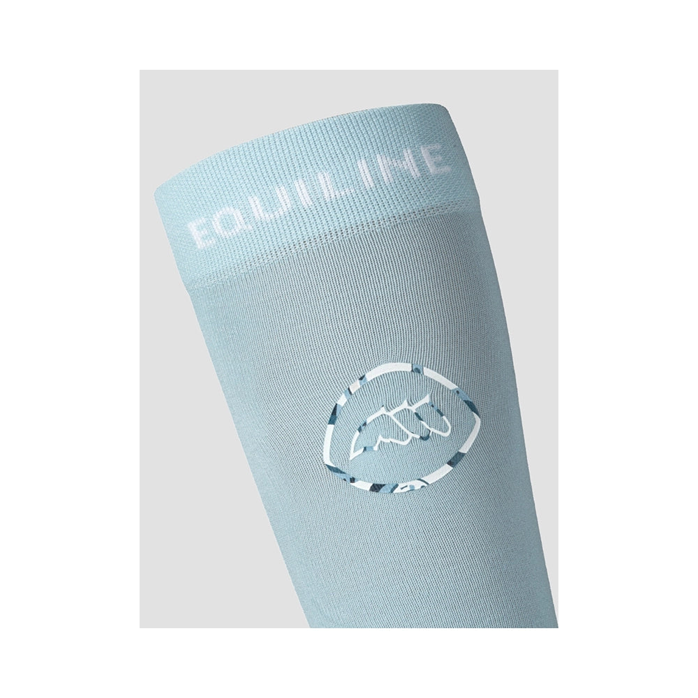 Equiline Eqeprit ratsastussukkien painettu logo ja ergonominen istuvuus, ohut rakenne saappaan alle