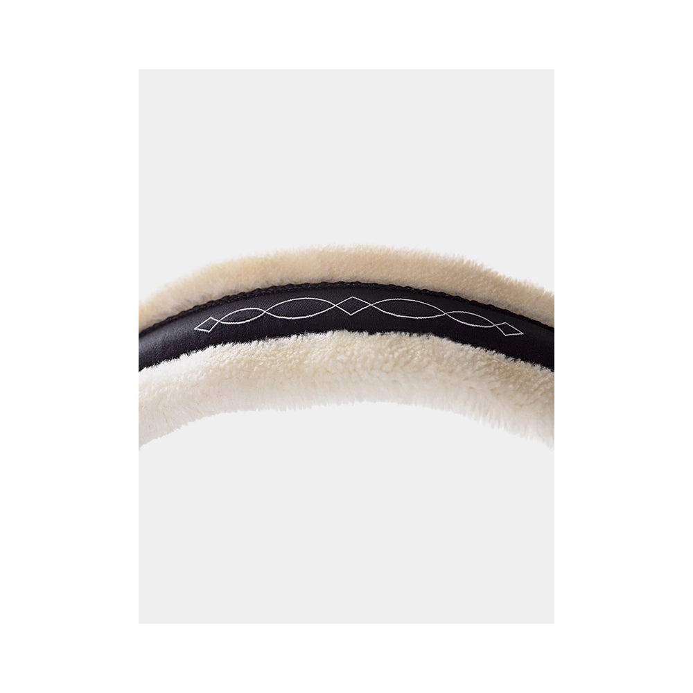 Equiline Tom riimun eco lambswool -tekokarvapehmuste, pehmeä ja hevosen ihoa suojaava yksityiskohta